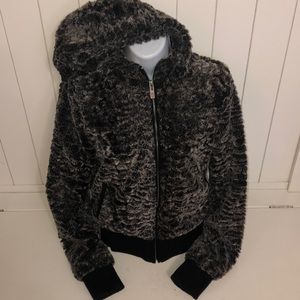 Soft pile Zipper hooded Jacket.